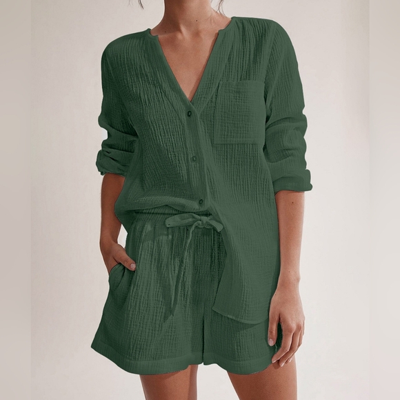 Versatile Notched Top and Shorts Set - Picture 3 of 11